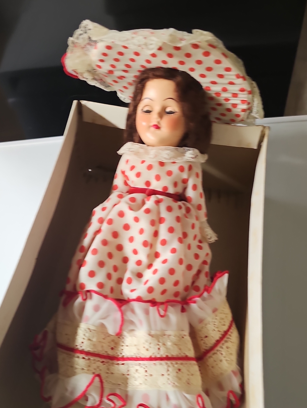 Vintage Vogue SouthernDoll with Matching Bonnet